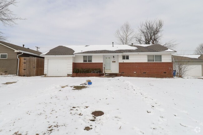 Building Photo - 3 Bedroom 2 Bath in Tulsa! Rental