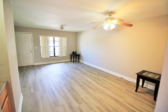 Photo - 7446 Wynnewood Square