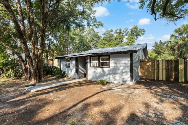 Photo - 3bdrm/1bath Home with large fenced yard ** Section 8 OK ** $1,695.00