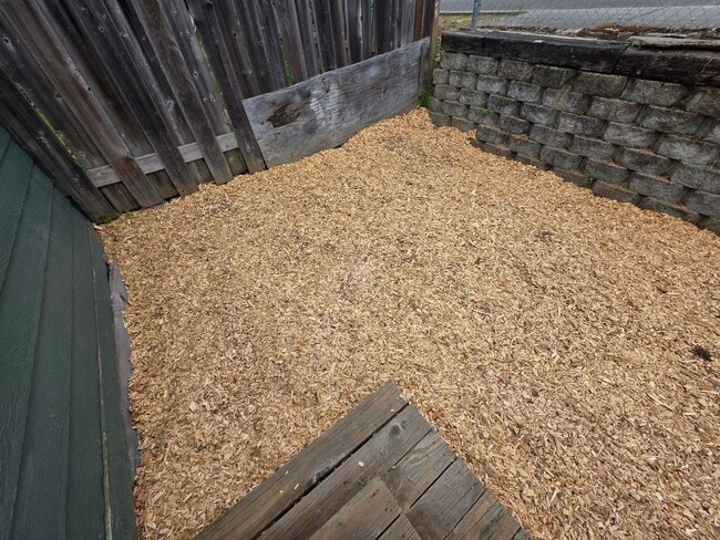 Photo - Large 3 bedroom 2 bath duplex. 1520 sq ft, vaulted ceilings