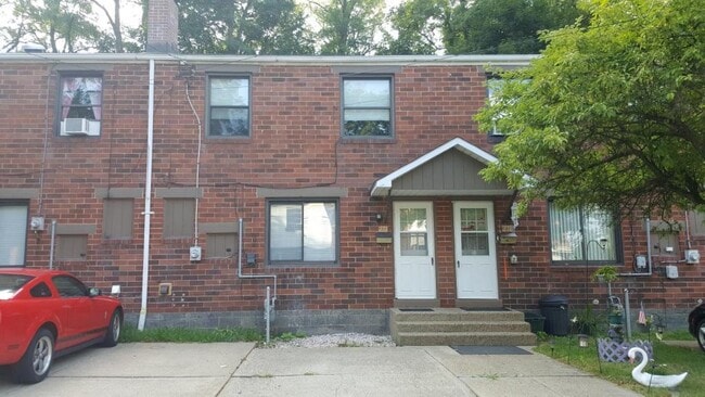 Building Photo - 273 Oak Dr Rental