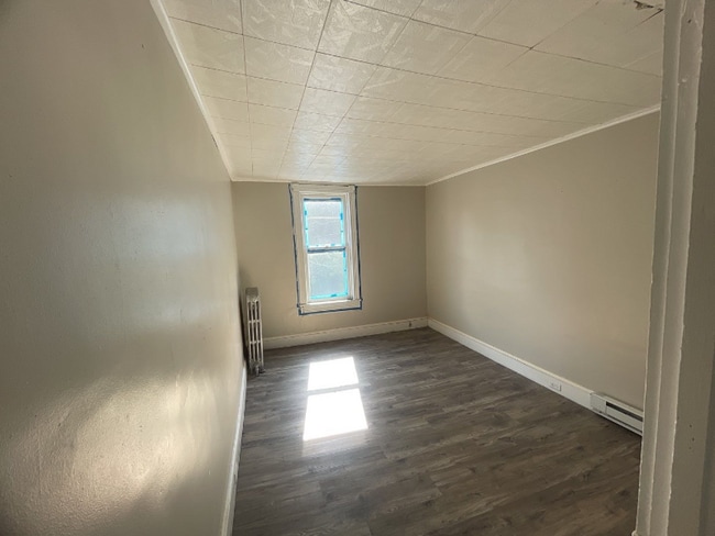 Photo - 582 Sunbury St