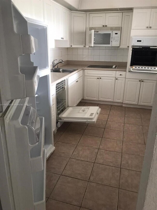 Photo - 19380 Collins Ave Unit 319