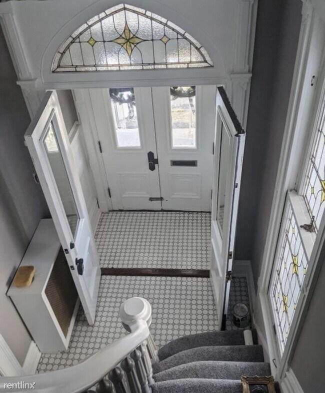 Photo - 2 br, 1 bath Triplex - 624 Jefferson Avenue 3