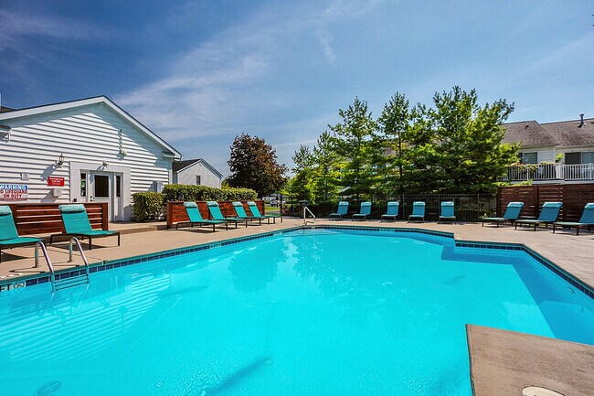 Resort-Style Swimming Pool at Alkire Glen in Columbus, Ohio - Alkire Glen