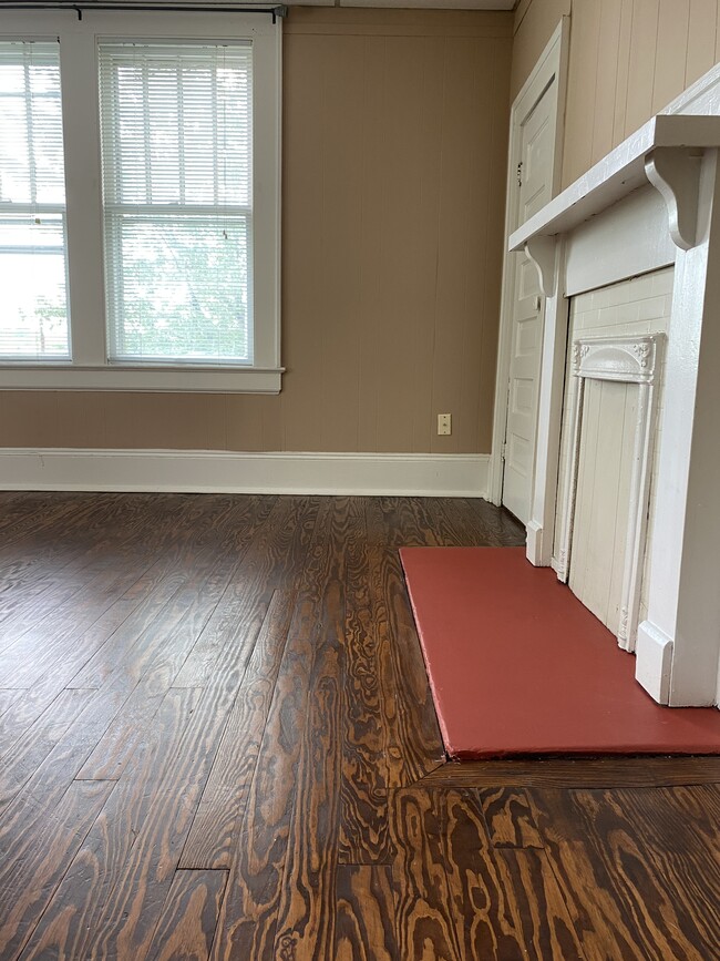 Living Room - 222 W End Blvd Unit 222