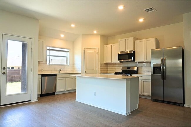 Building Photo - 1521 Boggy Crk Rnch Rd Rental