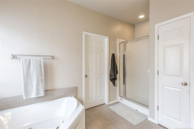 Photo - Owasso - 4 bedroom beauty in ever popular Sawgrass Park and Bailey Ranch schools.