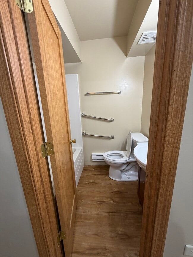 Photo - 690 W Judson St Unit 9