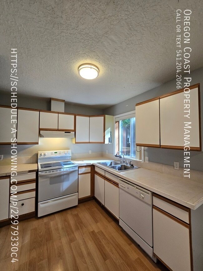Photo - 131 Ainslee Ave Apartment Unit B