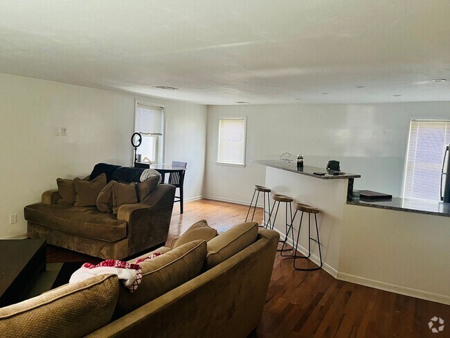 Building Photo - 911 Galveston Ave Unit GA - 2R Rental