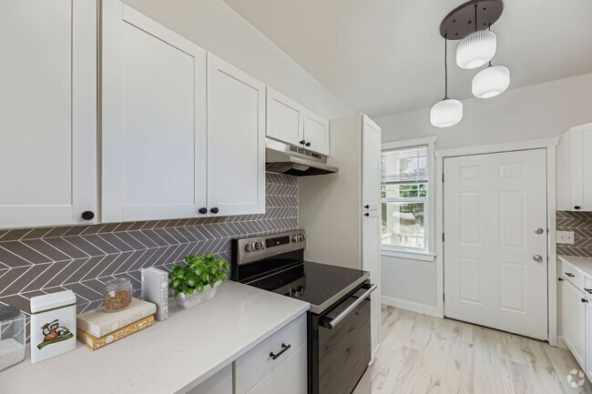 Building Photo - Breathtaking Renovation! Oversized 2 Bed 1... Rental