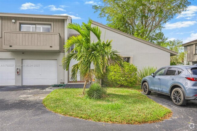 Building Photo - 10707 SW 113th Pl Unit 100D Rental