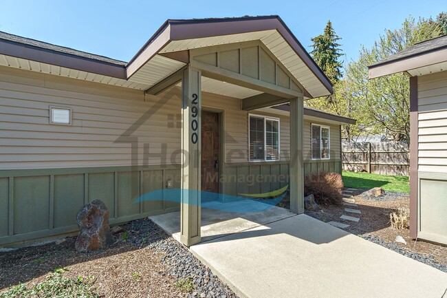 Building Photo - 2 Bedroom 1 Bath Home with Off-Street Parking Available in Coeur d'Alene!