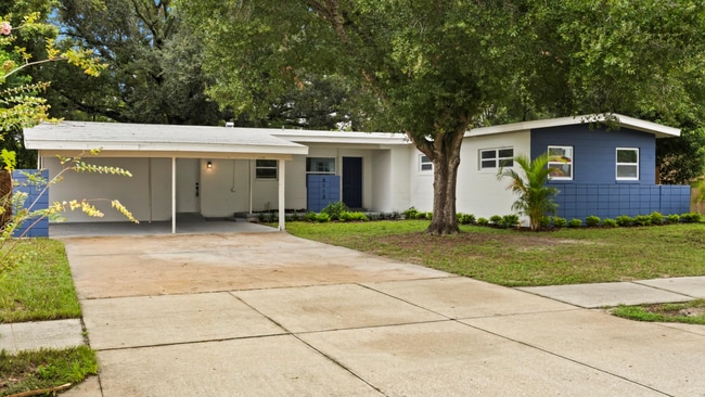 Building Photo - 6113 Hialeah St