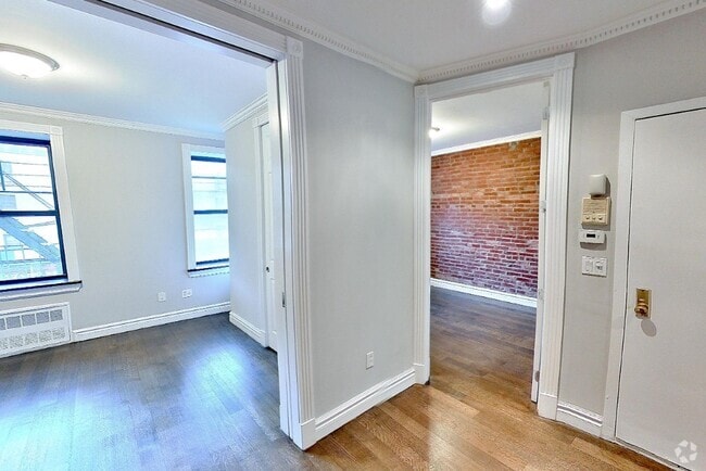 Building Photo - 939 2nd Ave Unit 3 Rental