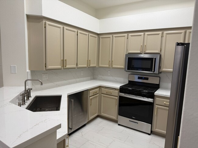 Photo - Fully Remodeled 2bed/2bath Townhouse.