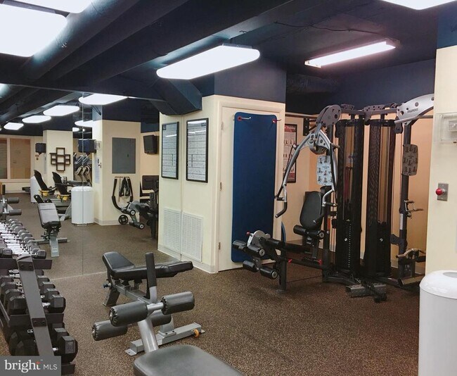 Photo - 5500 Holmes Run Pkwy Unidad 1404