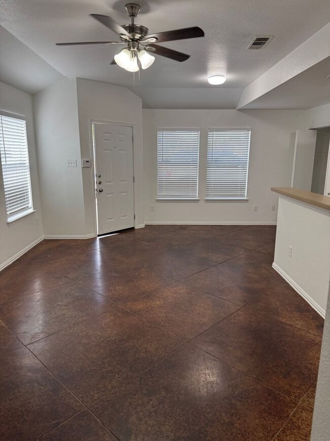 Photo - 521 Oakwood Ln Unit 521 A Oakwood