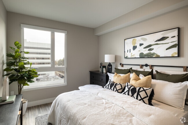 1BR, 1BA - 716SF - Bedroom