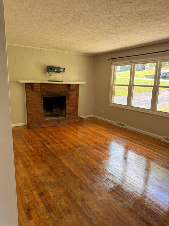 Photo - 104 Westburg Dr