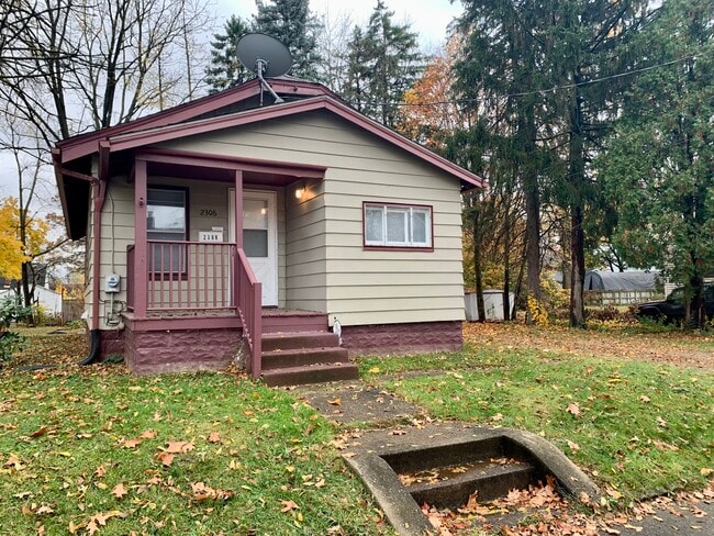 Photo - 2306 24th St NE