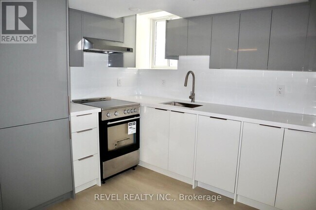 Photo - 1274 Sweetfern Cres