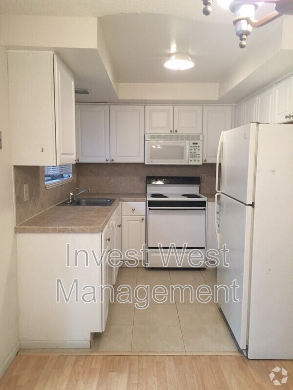 Building Photo - 3116 Kauffman Ave Unit C Rental