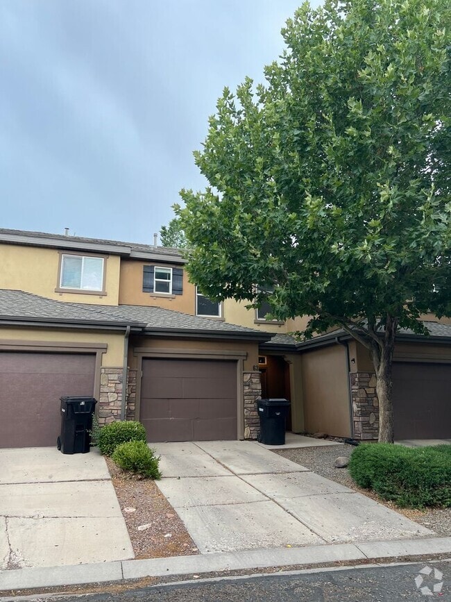 Building Photo - Newly Updated Townhome in Cedar Crossing