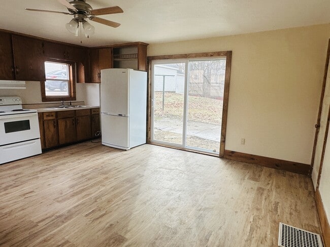 Photo - 340 N Mill St