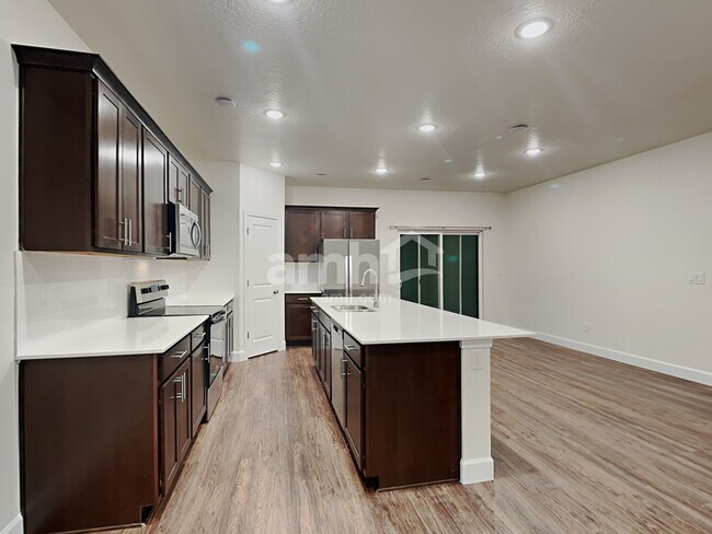 Photo - 4370 N Poplar St