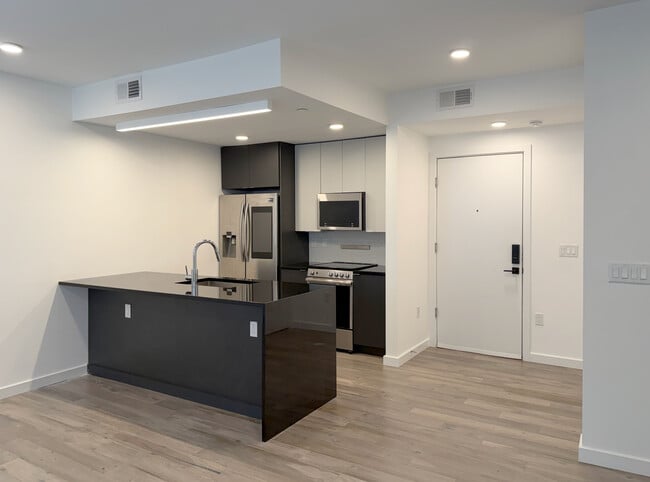 Photo - 1501 N 31st St Unit 202