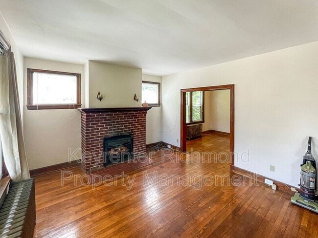Building Photo - 2806 Hawthorne Ave Unit 1 Rental