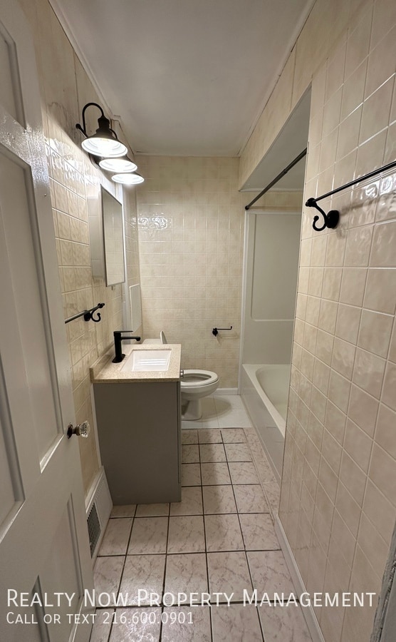 Photo - 5063 Thomas St