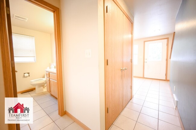 Photo - 2135 S Broadway