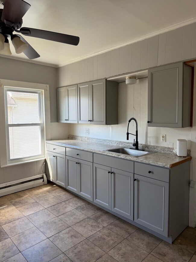 27-27 Clover St