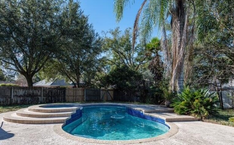 Photo - 1467 Tama-Ran Pl