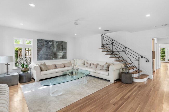 Photo - 306 Cordova Rd