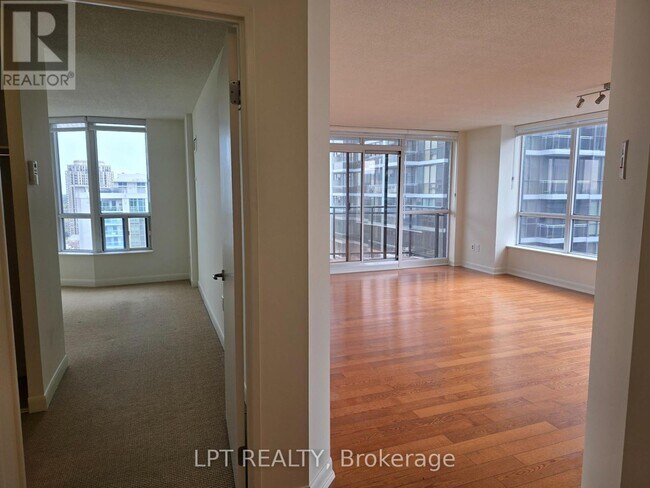 Photo - 33 Sheppard Ave E Unité 2603