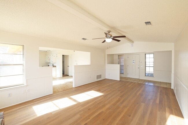 Photo - 3 bedroom rental in Ridgecrest!