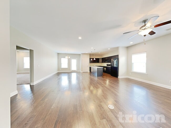 Photo - 200 Bexley Way