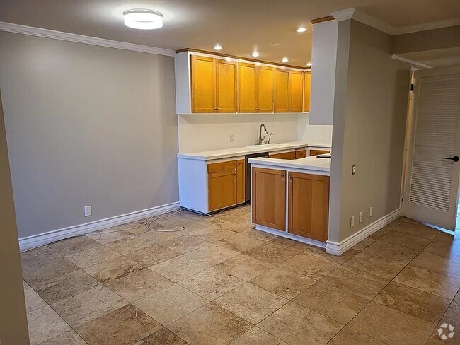 Building Photo - 5301 Balboa Blvd Unit A2 Rental