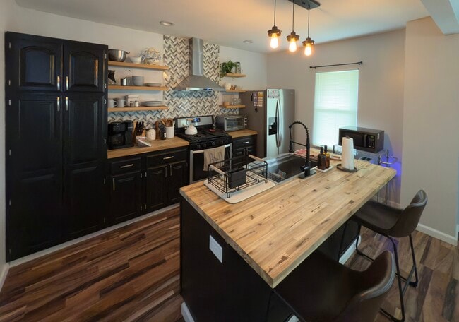 Photo - 2215 Maynard Ave