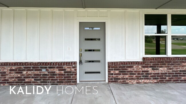 Photo - 1856 Salma Rd