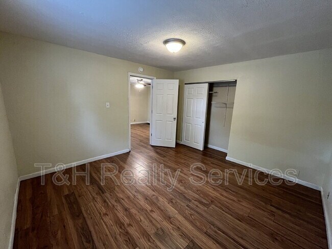 Photo - 1551 W New York St