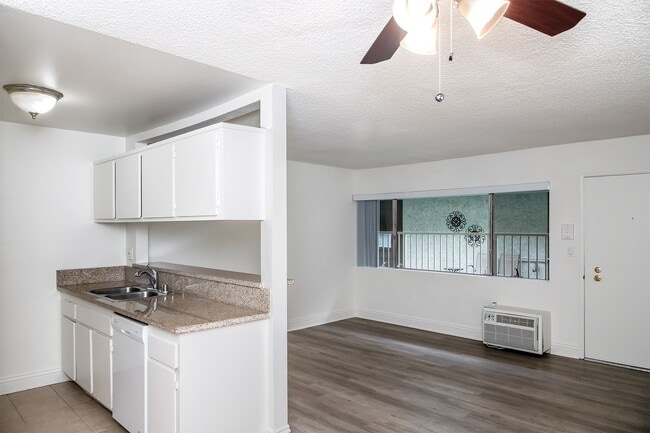 Photo - 5851 Hazeltine Ave.