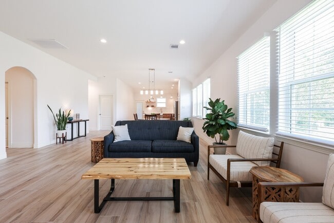 Photo - 2303 Cunningham Dr