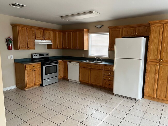 Building Photo - 504 Idlewild Dr Unit Apt B