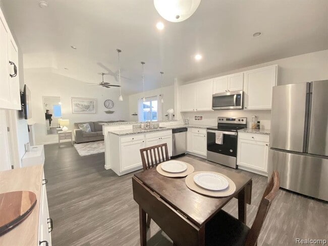 Photo - 1734 Burr Pond Ln