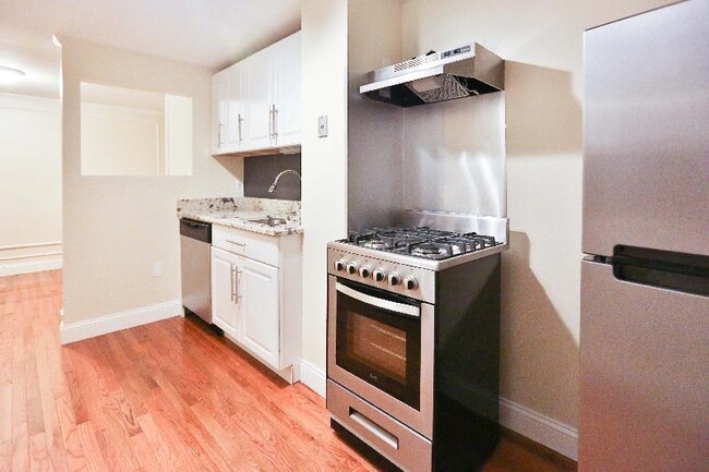 Building Photo - 238 Everett St Unit 1 Rental